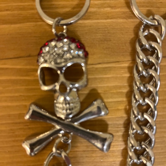 Skull Jean chain - red rhinestones in skull - Picture 2 of 5